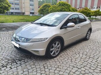 Prodám Honda Civic,1.8 benzín,103 kW,automat