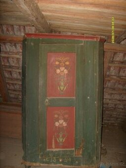 Skříň starožitná, malovaná, r.1848 původní stav