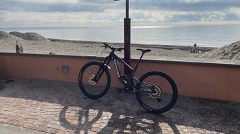Prodám Santa Cruz Nomad 6 C/R matte-carbon, velikost M