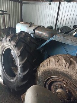 ZETOR 25A + ZETOR 25K + NÁHRADNÍ DÍLY