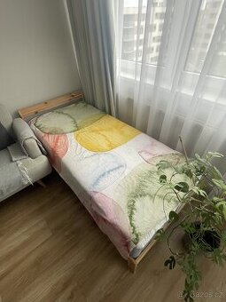 Matrac a postel Ikea
