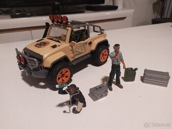 terénní auto s navijákem Schleich