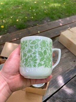 Retro hnečky, Karlovarský porcelán, jetel světle zelená