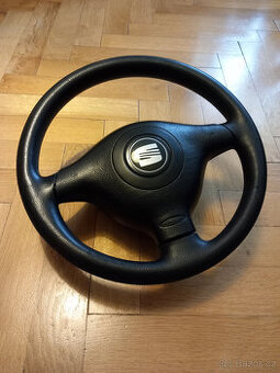 Seat tříramenný volant