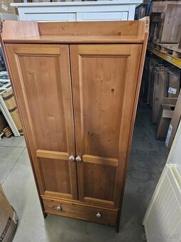 ŠATNÍ SKŘÍŇ IKEA LEKSVIK