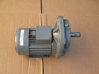 Elektromotor s převodovkou 900W 240 ot./1min.