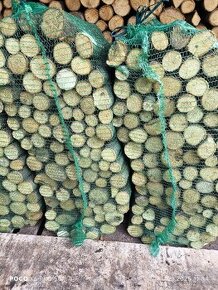 DŘEVO MĚKKÉ, SUCHÉ IHNED NA TOPENÍ - POLENA. 30 kg.