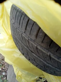 Prodám pneu 195,65,15.