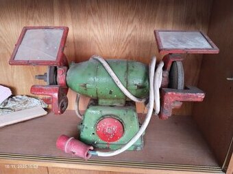 Bruska dvoukotoučová