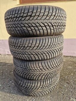 Pneu Nokian 215/50 R18