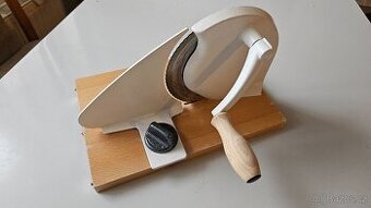 Ruční kráječ na chleba