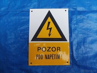 Smaltovaná cedulka "Pozor pod napětím"