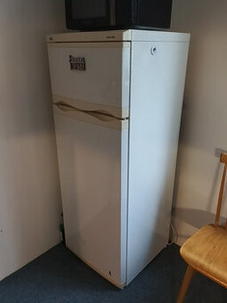 Lednice s mražákem