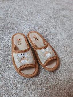 Detske lnene pantofle s oveckouvel. 26
