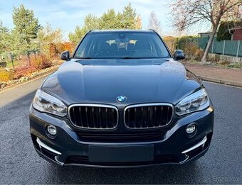 BMW X5 F15 30xd 7místné/PANO/HIFI/TAŽNÉ/KAMERA/KEYLESS/HUD