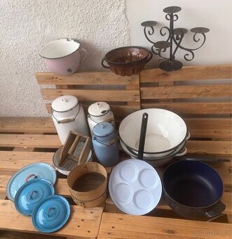 Chalupářský retro set – smaltované hrnce, litina, porcelán