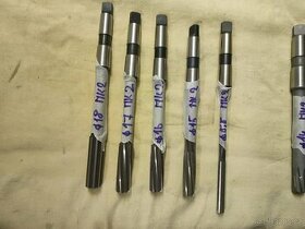 Strojní výstružníky s kuželovou stopkou MK2- prodám.
