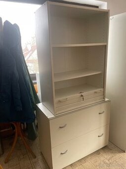 Skříně za čokoládu.