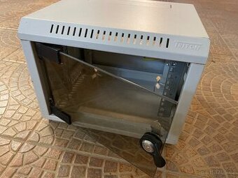 Rack Triton 19" – nástěnný, síťový rozvaděč