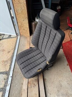 Sedačka řidiče mercedes w201 190