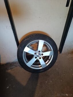 Prodám alu kola DEZENT 17" včetně letních pneumatik Pirelli