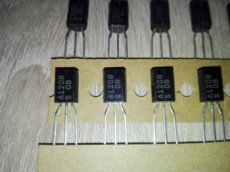 tranzistory  2SA1208, 2SC2910