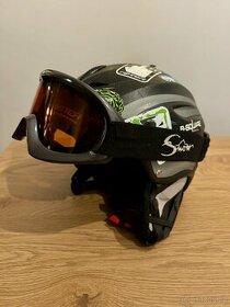 lyžařská helma s brýlemi