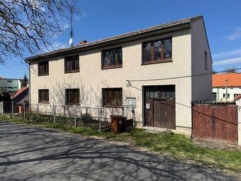 Prodej prostorného dvoupodlažního rodinného domu – Kožlany (