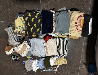 prodám baliček oblečení 0-6m chlapec