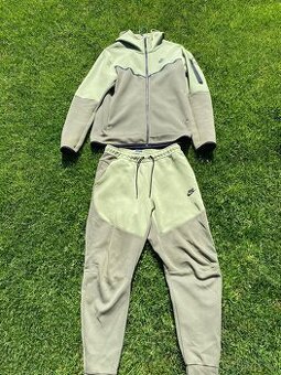Nike tech fleece