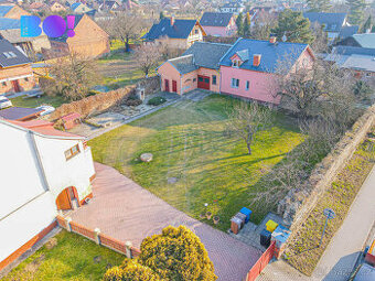 Prodej rodinného domu, 1425 m², Dolany