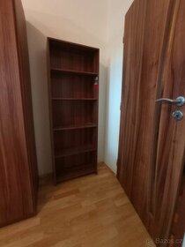 Malá skříňka knihovnička vitrýnka vitrýna knihovna regál