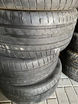 Michelin Pilot Sport 4 245/40 ZR 18 93Y