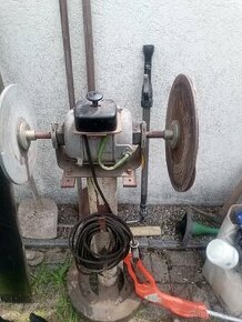 Bruska ,leštička ,  bruska s pohyb. hřídelí.