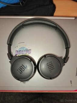 Bezdrátová sluchátka JBL Tune 670NC černá
