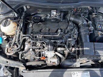 VW Passat CC 2.0 TDI 125 kW – havarovaný, pojízdný