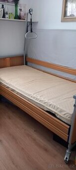 zdravotní elektricky polohovatelná postel
