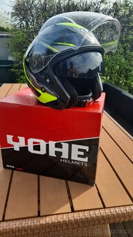 Helma na motorku Yohe se sluneční clonou, velikost M