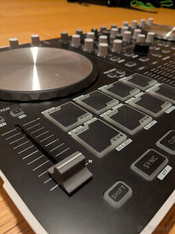 dj kontrolér reloop beatmix 4