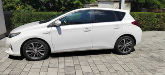 Toyota Auris 1,8 HYBRID, najeto 83.500 km, rok výroby 2013