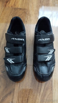 Cyklistické tretry Axon
