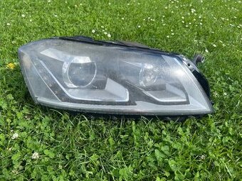 Pravý bixenon Passat B7