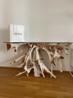 Designovy stul Kara