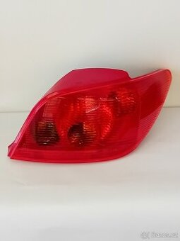 Pravé zadní světlo na Peugeot 307