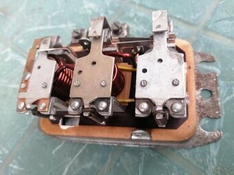 Relé 12 v