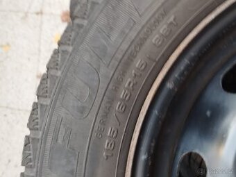 Zimní pneu s plech. diskem 4 x