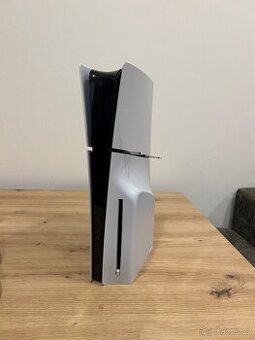 PlayStation 5 + dva ovladače