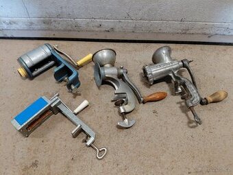 Staré ruční mlýnky, strojky