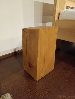 Noční stolek, bukový blok, kostka, designový špalek