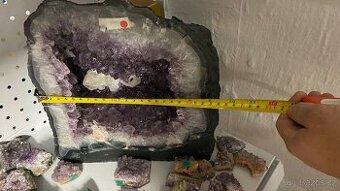 Ametystová geoda15,65 kg sytá barva, kalcit, Top krystaly